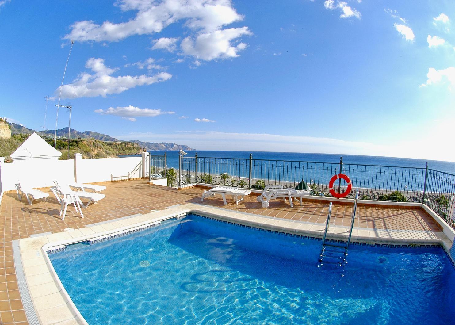 Apartamentos Hc Burriana Playa Nerja Exterior photo